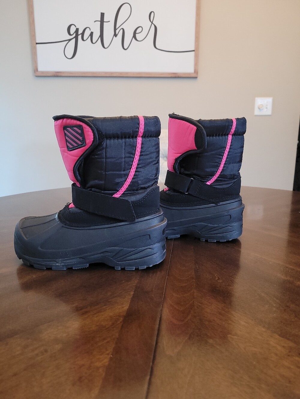 Ozark Trail girls Black and Pink Winter Snow Boots. Size 1